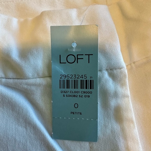NWT LOFT Riviera Short 4” Inseam, Size 0 Petite in White, Curvy Fit - Picture 4 of 5